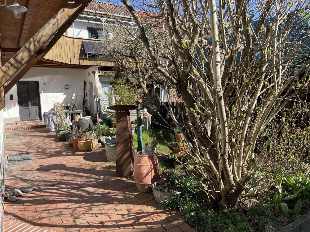 HISTORISCHE 4 ZIMMER-WOHNUNG IM ERDGESCHOSS