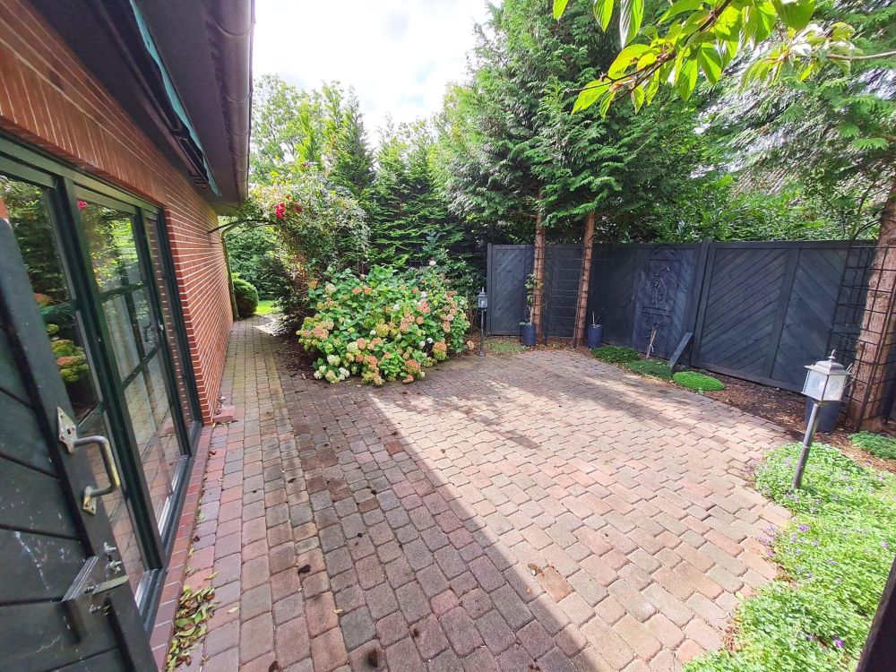 Großzügiges EFH samt liebevoll angelegtem, gepflegten Grundstück in Behrendorf