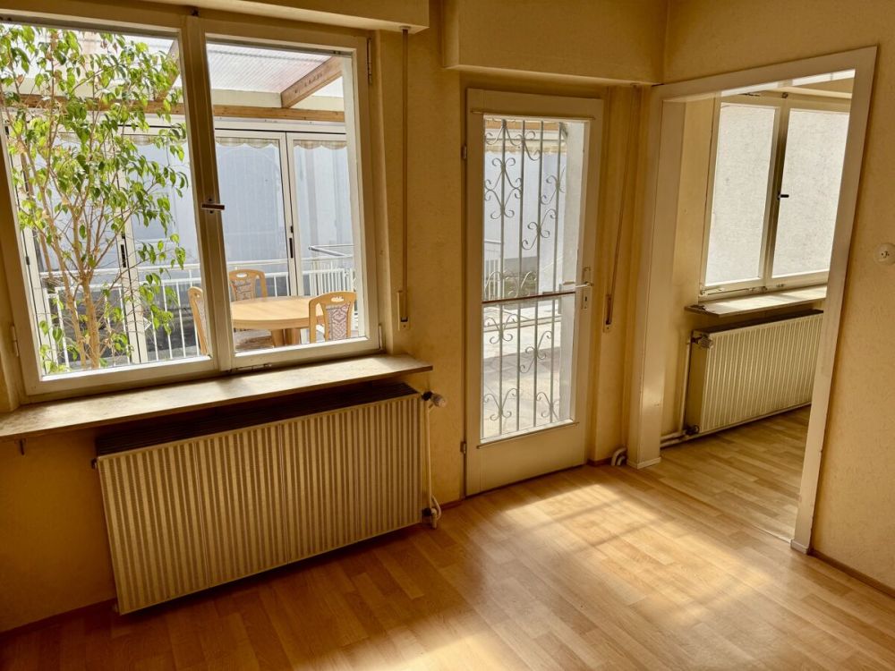 Ein- bis Zweifamilienhaus + Bauplatz