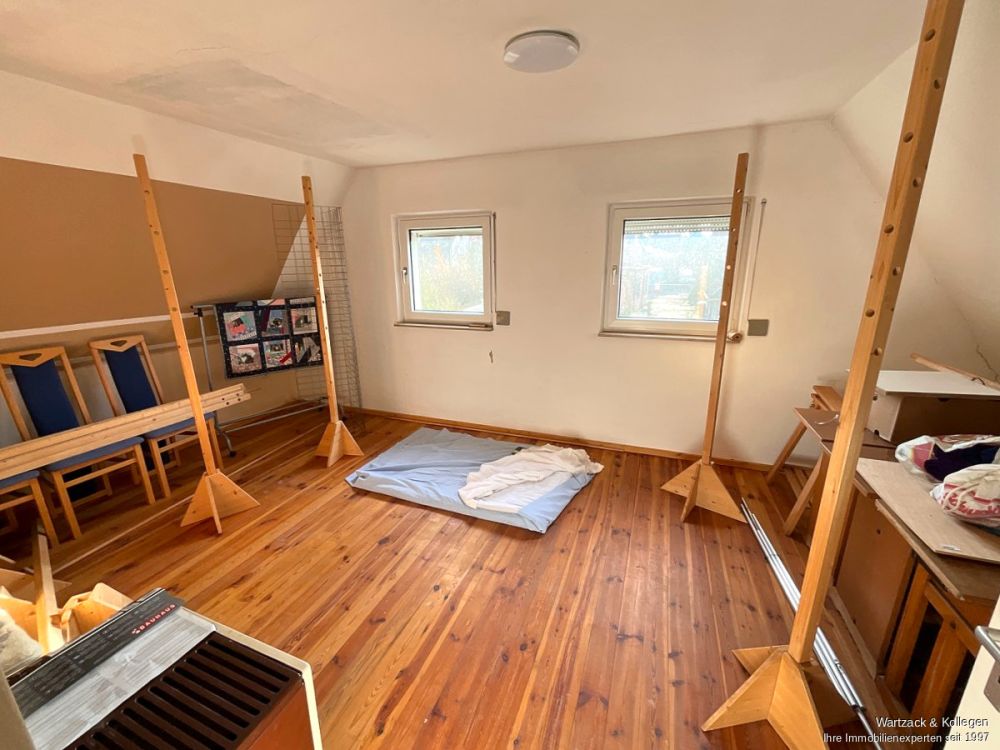 Kleines Einfamilienhaus zur Sanierung oder Abriss
mit wunderschönem Grundstück in Schwabach