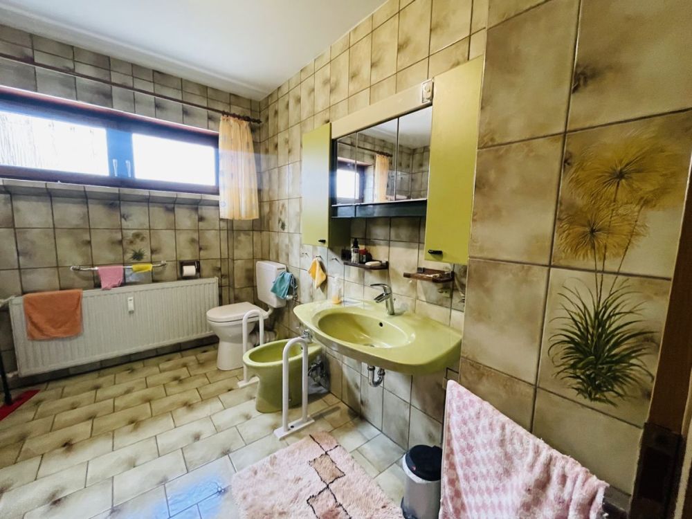 Gartenparadies - Zweifamilienhaus mit Einliegerwohnung