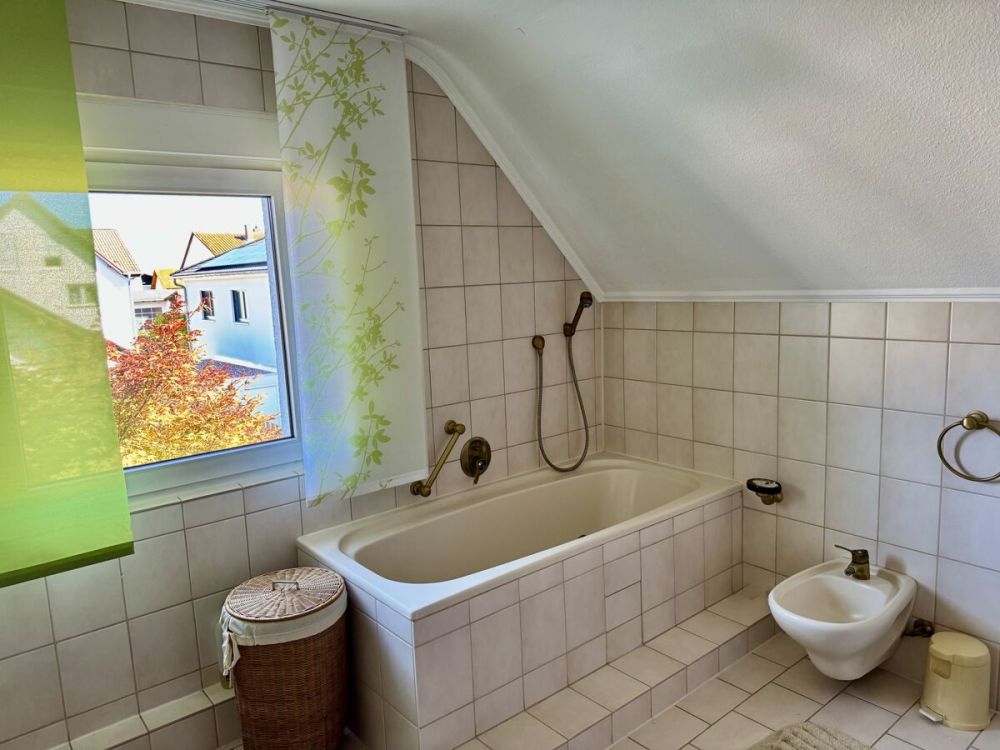 ...mit Wanne und Dusche