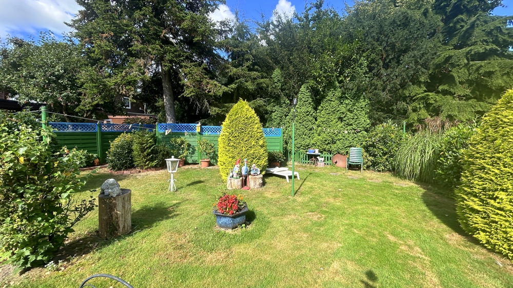 Ein-/Zweifamilienhaus mit großzü. Garten, Garage sowie abtrennbarem Bauplatz in Edewecht-Osterscheps