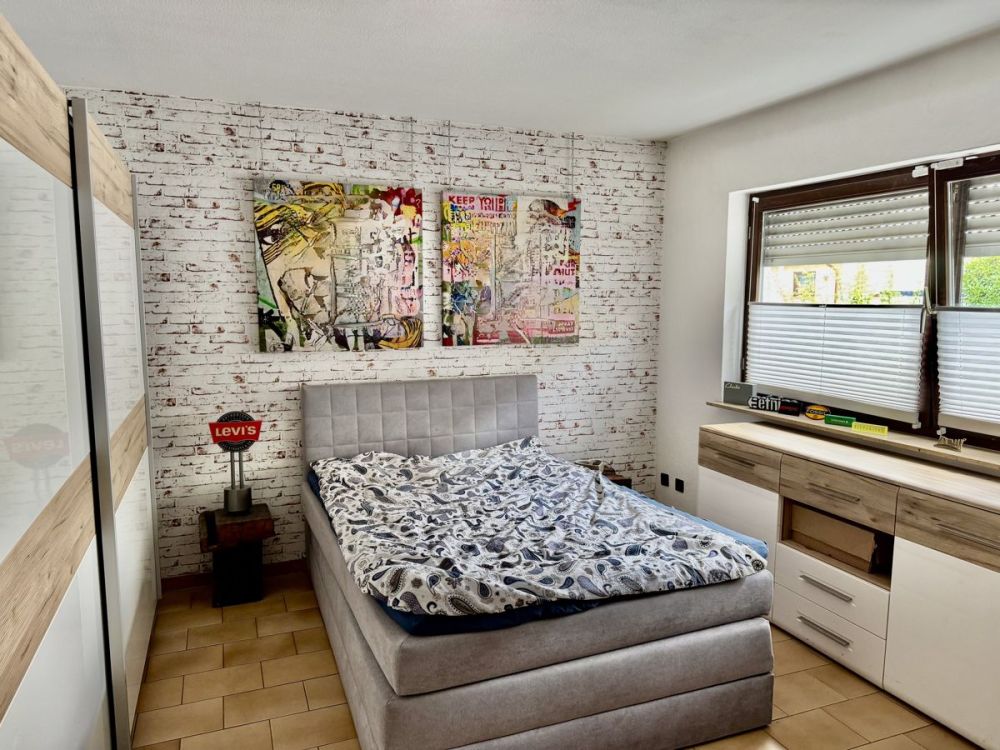 Freistehendes Einfamilienhaus in Traumlage
- Offen, großzügig und umgeben von Grün -