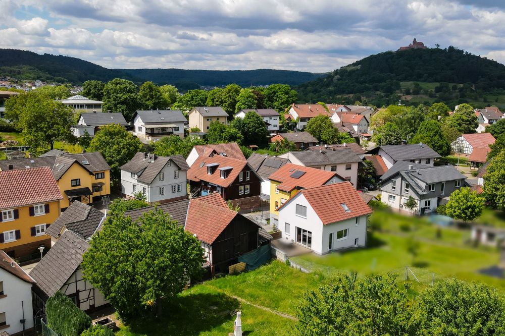 Haus, Scheune, viel Grundstück, Platz, Ruhe, Burgblick... Ist hier in Breuberg alles zu haben!