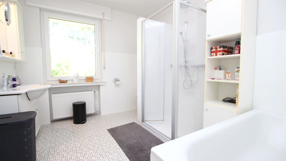 Charmantes Landhaus mit Nebengebäude und Parkgrundstück in idyllischer Wohnlage in Bad Zwischenahn