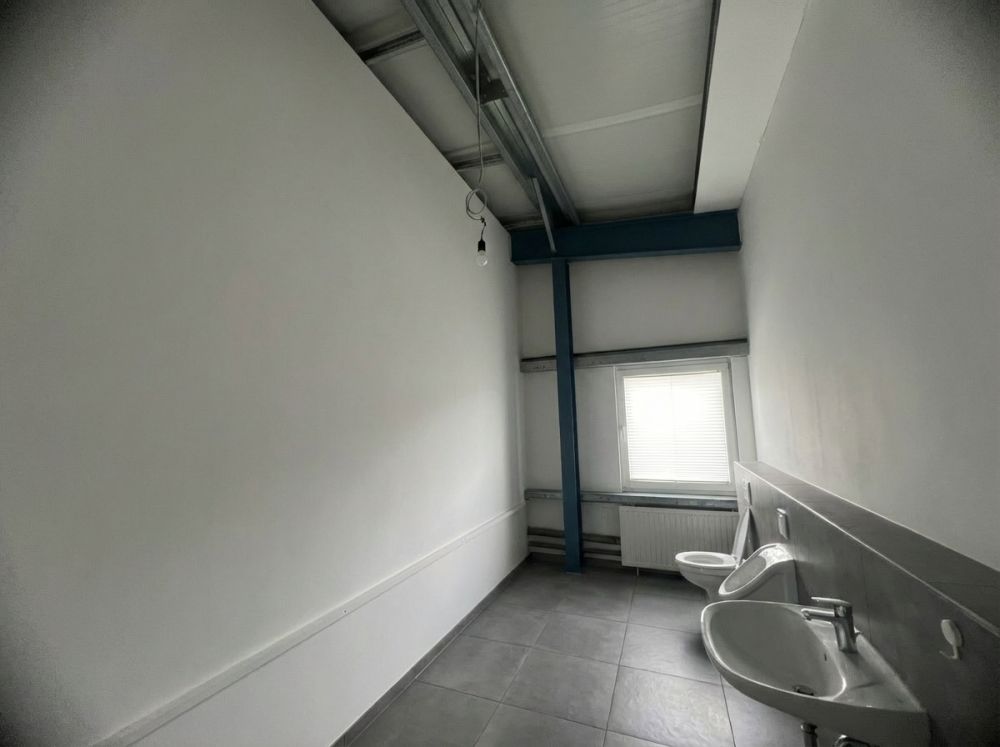 Attraktive und vielfältig nutzbare Gewerbeeinheit in Roßtal! (17)