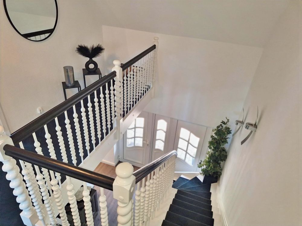 elegante Holztreppe
