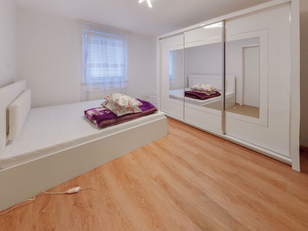 Ideal für Kapitalanleger - Vollvermietetes Wohn- und Geschäftshaus in Neuendettelsau (17)