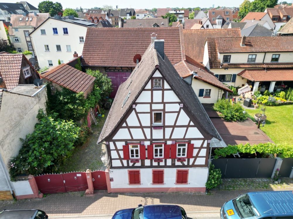 Historisches Fachwerkidyll mit Innenhof und Scheune  – eine Ruheoase im Herzen von Bischofsheim
