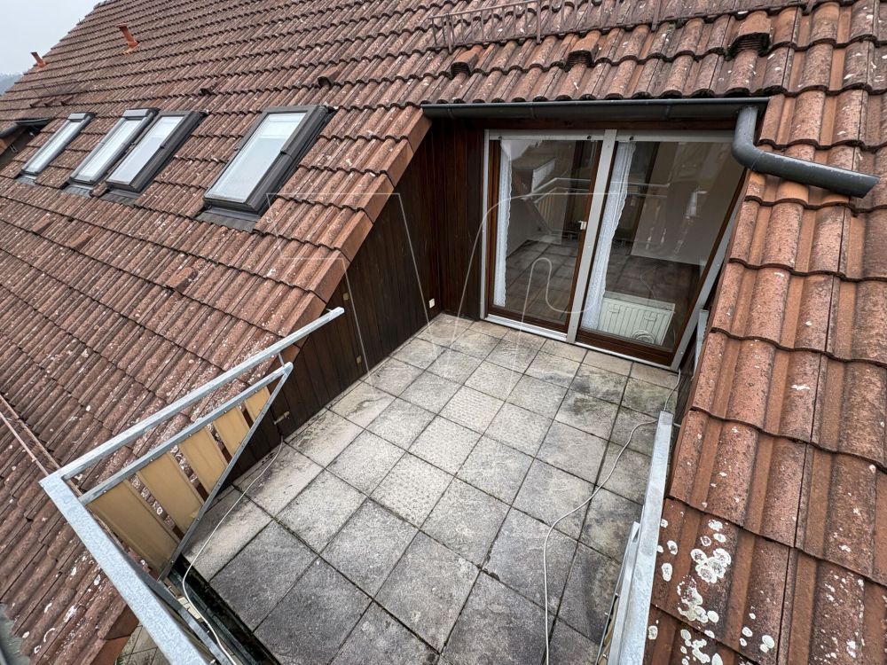 Gepflegte 3-Zimmer-Dachgeschosswohnung mit Stellplatz und Südbalkon