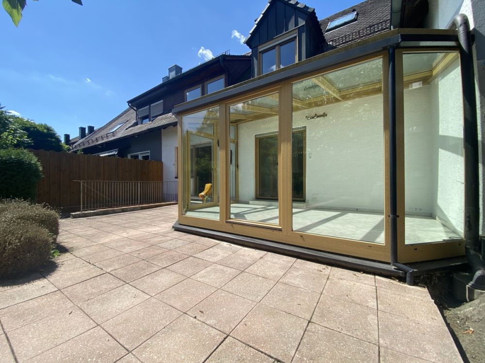 Wohnen am Merklsteig - Charmantes Reihenmittelhaus mit Garage, Wintergarten, Freischwimmbecken und zusätzlichem Gartengrundstück in begehrter Wohnlage in Weiden!