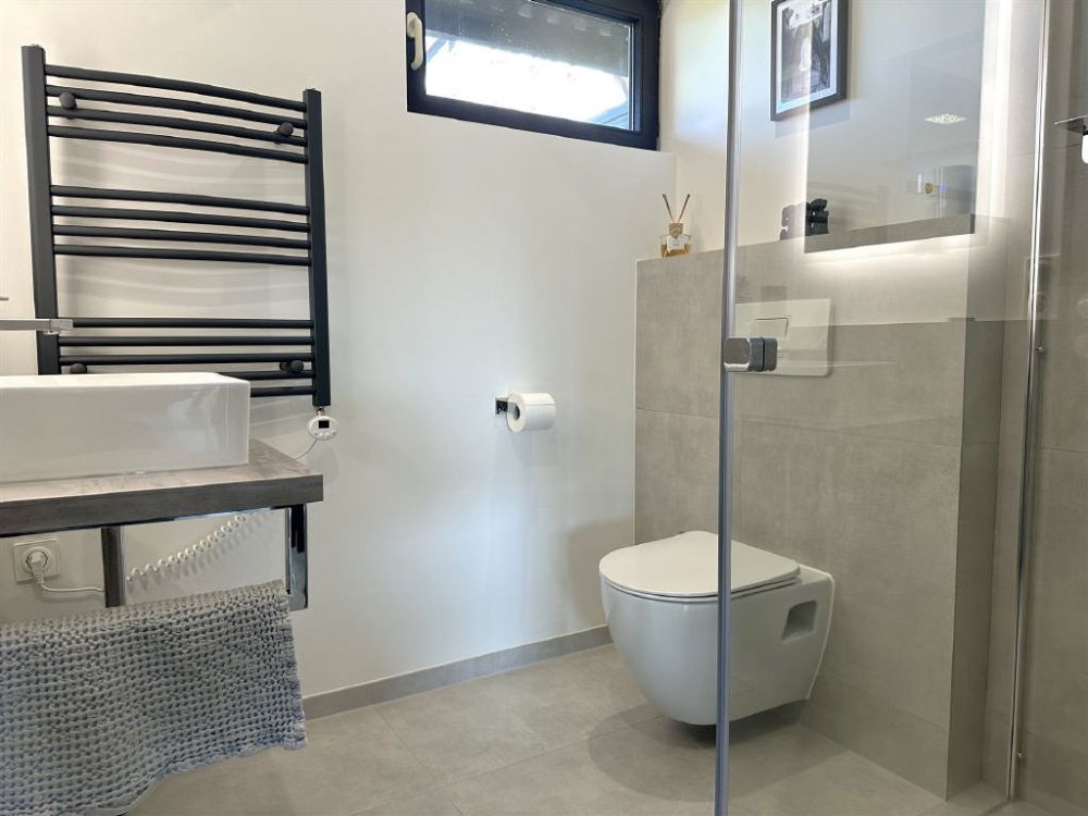 / Architektonisches Highlight in Waldrandlage!