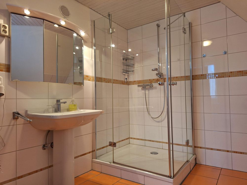 Zauberhaftes, naturnahes Wohnen und / oder Arbeiten unter Reet an der Ostsee