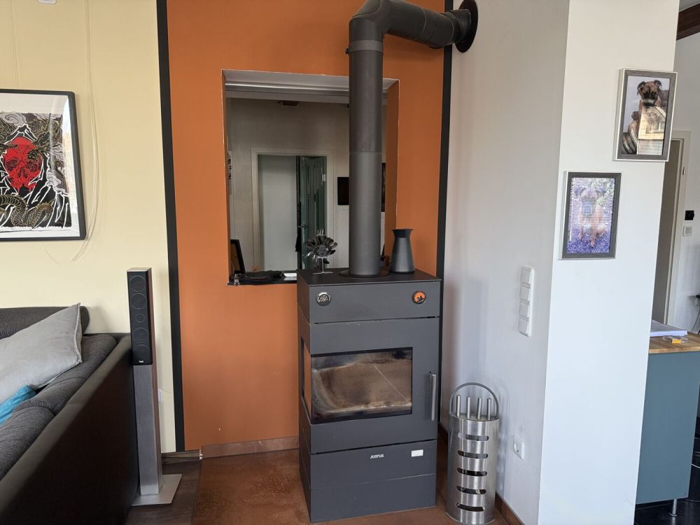 1.OG links Kaminofen