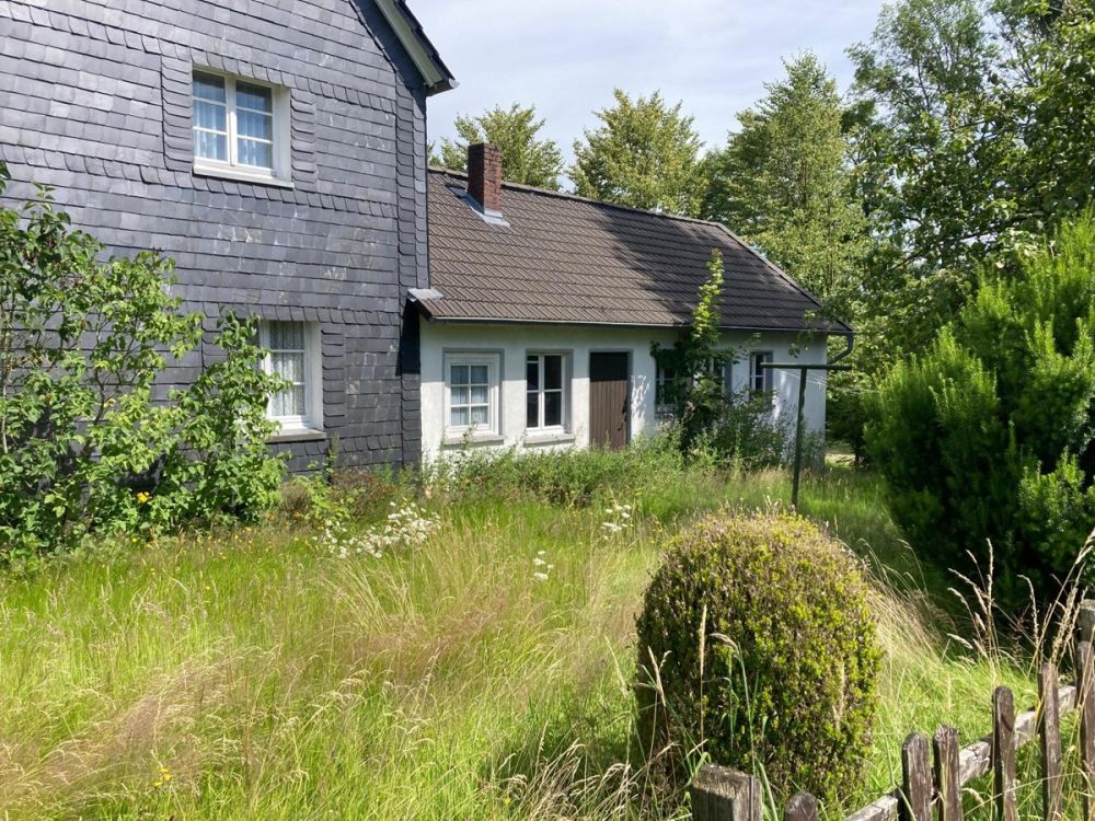 Renovierungsbedürftiges Fachwerkhaus mit Nebengebäude in Lindlar-Kapellensüng