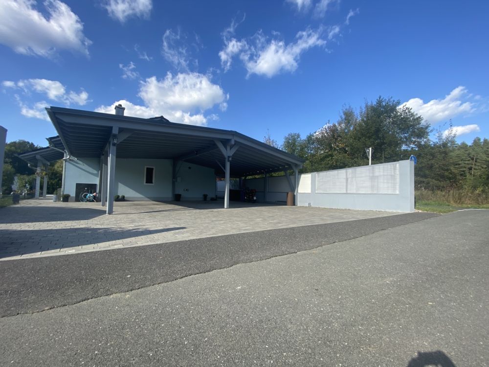 Sehr schöner, moderner Bungalow mit großem Carport in Störnstein zu verkaufen!