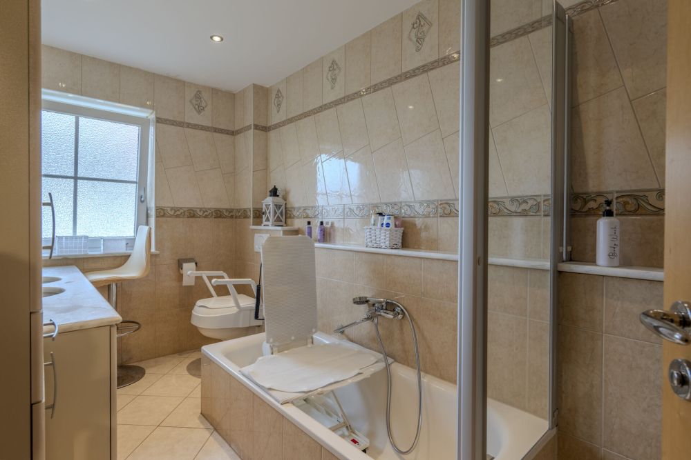 Kapitalanlage - Sehr gepflegtes, vermietetes Haus in ruhiger Lage