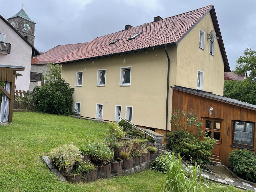 Zweifamilienwohnhaus im Herzen von Flossenbürg