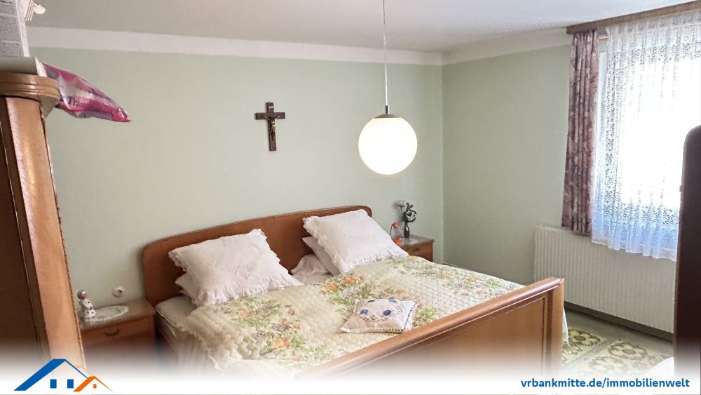 Gepflegtes Einfamilienhaus mit geräumiger Scheune und Garten