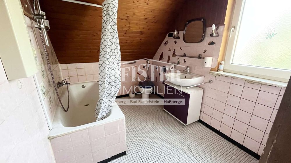 Großzügiges Sanierungsobjekt mit viel Entwicklungspotenzial in Hallstadt