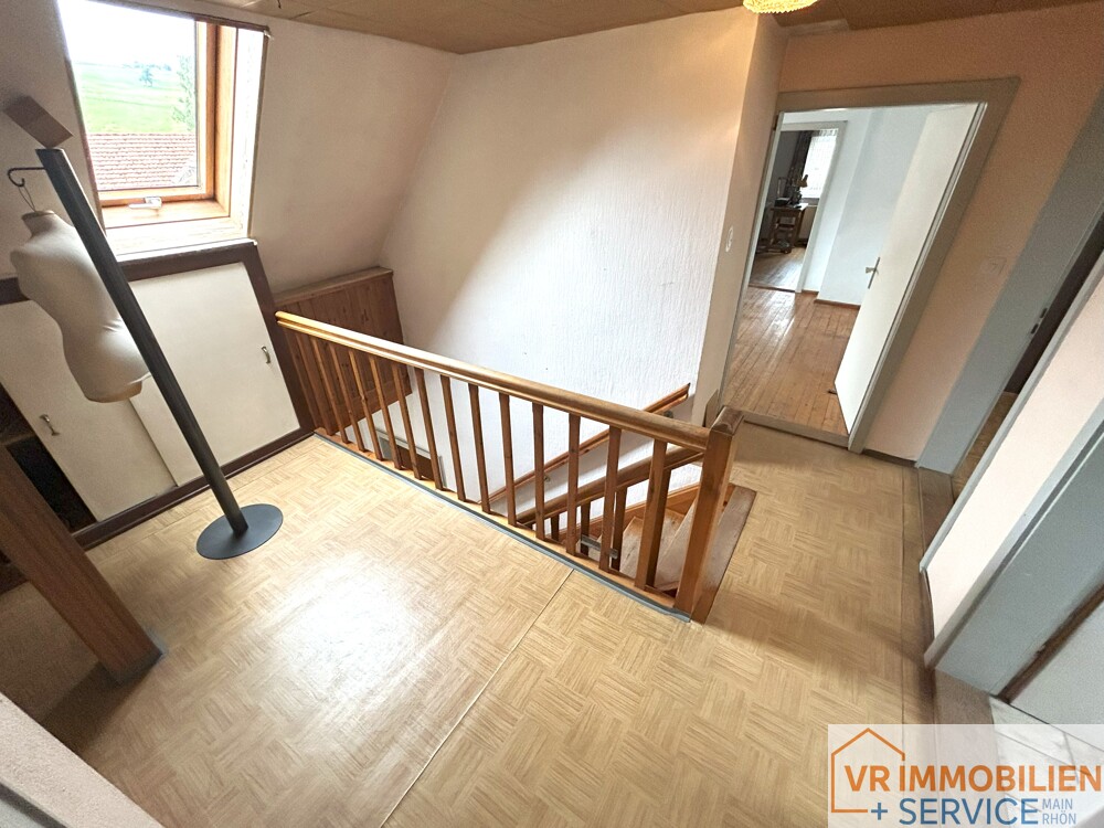 Wohnen & Leben auf dem Land: Großzügiges Wohnhaus mit Halle und Garten in 97633 Gollmuthhausen!