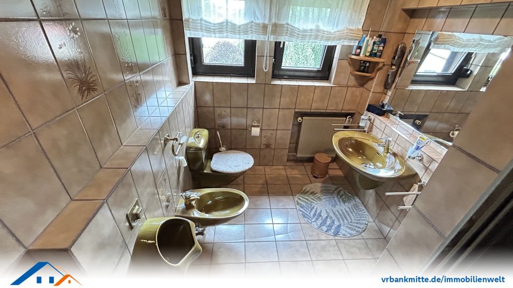 Charmantes Einfamilienhaus mit großem Grundstück, Garage und Blockhütte in Rüdershausen