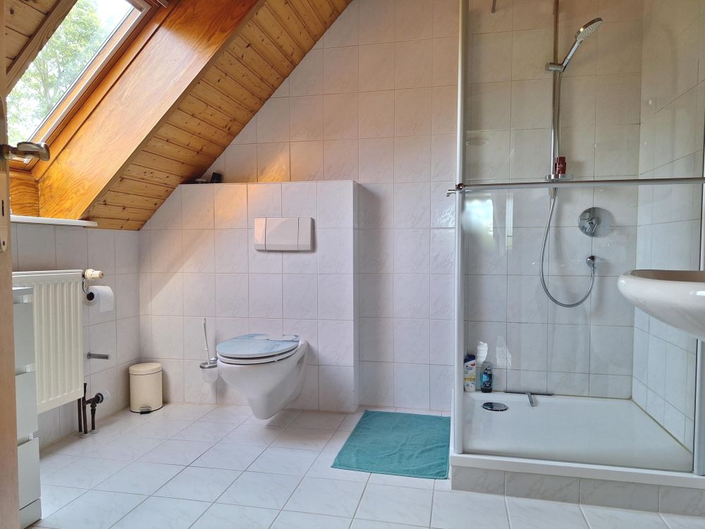 Idyllisch gelegenes Einfamilienhaus mit Einliegerwohnung in Feldrandlage