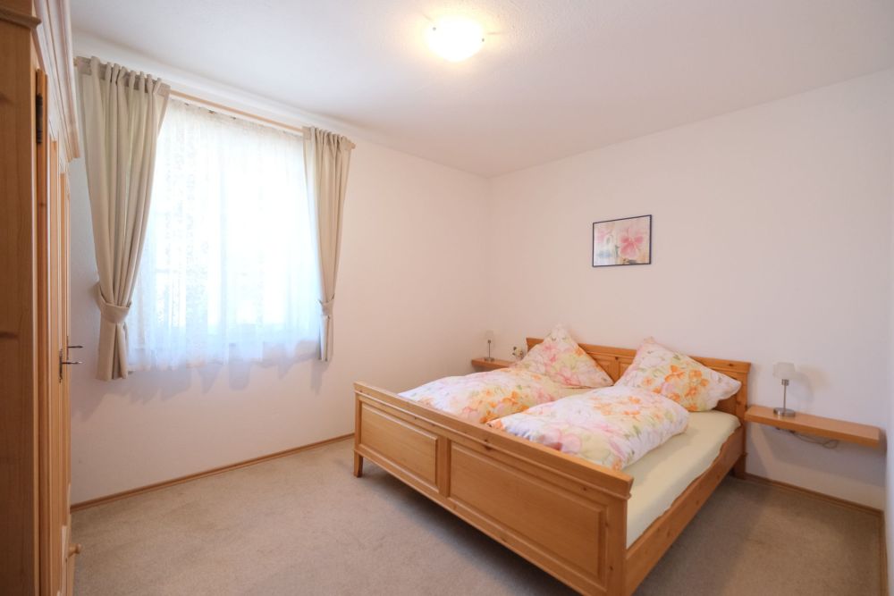 Modernes Mehrfamilienhaus mit Wohn- und Gewerbenutzung