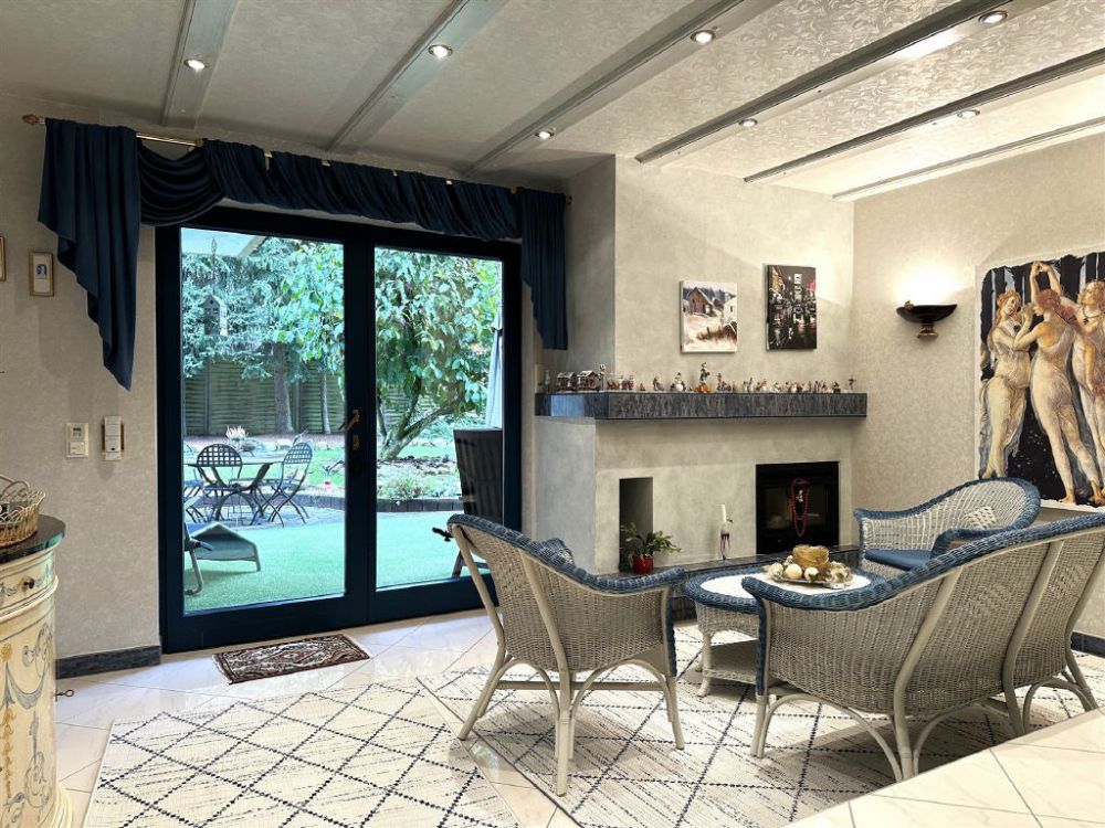 Luxus trifft Funktionalität: Einfamilienhaus mit Büro in Top-Lage