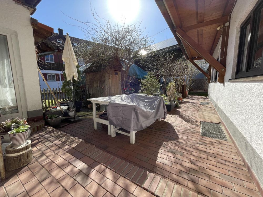 HISTORISCHE 4 ZIMMER-WOHNUNG IM ERDGESCHOSS