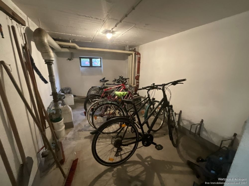 3-Zimmer-Wohnung 
mit 75 m² Wohnfläche 
und Südbalkon 
sofort zur Nutzung frei!