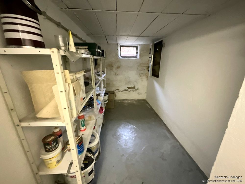 Kleines Einfamilienhaus zur Sanierung oder Abriss
mit wunderschönem Grundstück in Schwabach