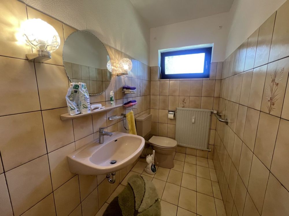 Gartenparadies - Zweifamilienhaus mit Einliegerwohnung