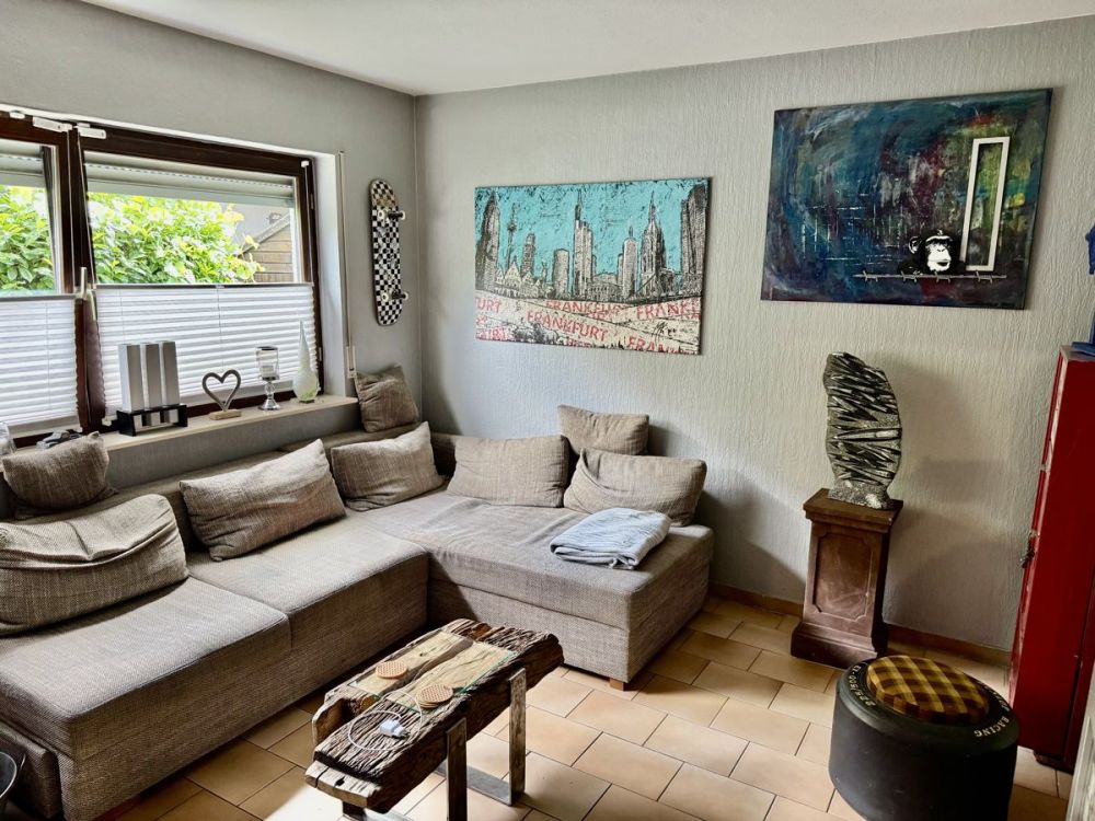 Freistehendes Einfamilienhaus in Traumlage
- Offen, großzügig und umgeben von Grün -