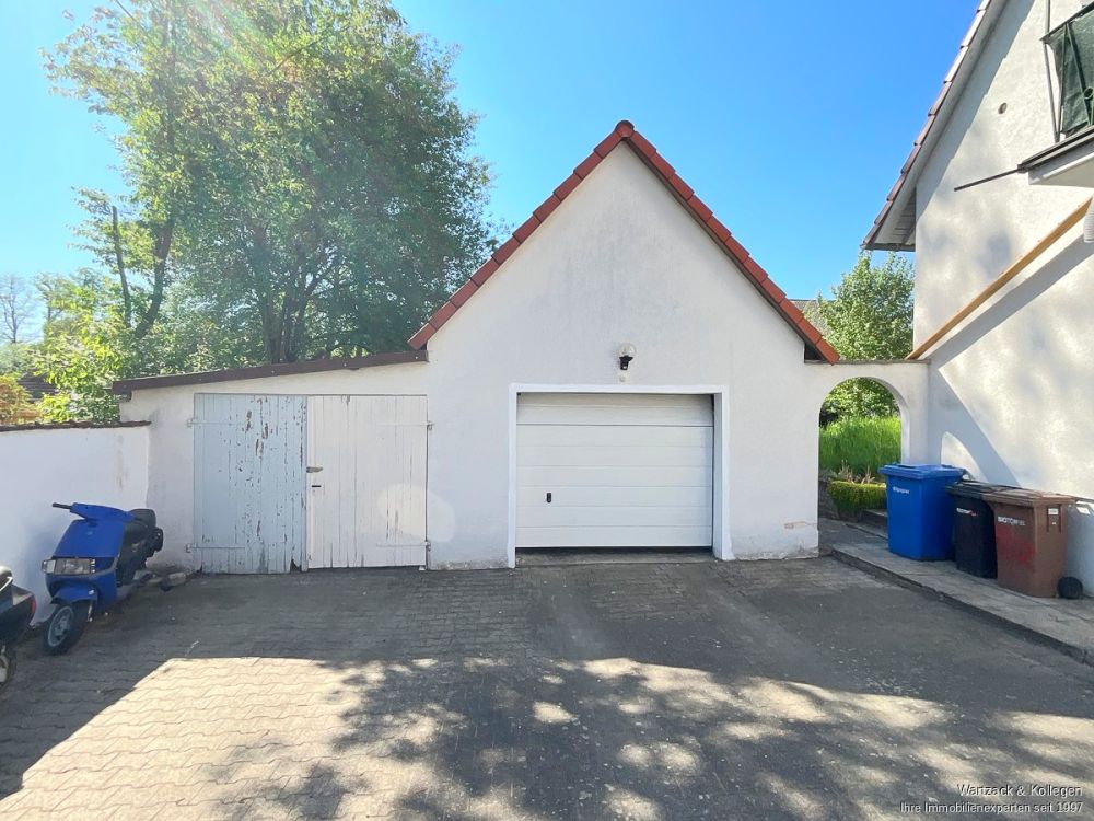 Interessante Kapitalanlage - Doppelhaus mit 2 Wohnungen und einer Doppelhaushälfte in Büchenbach