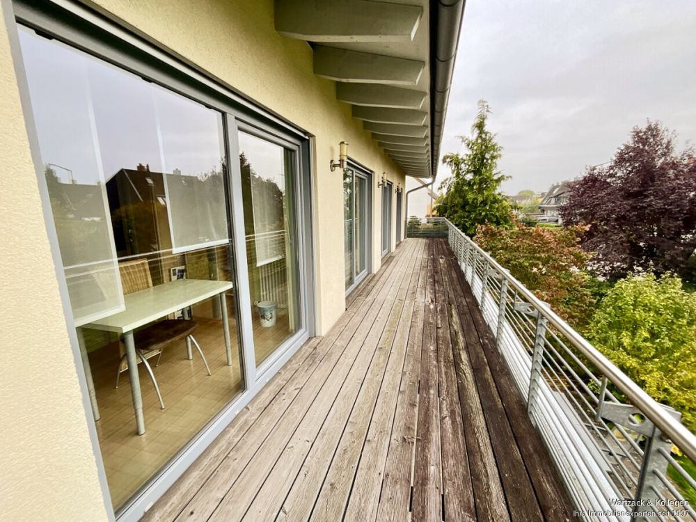 breiter Balkon