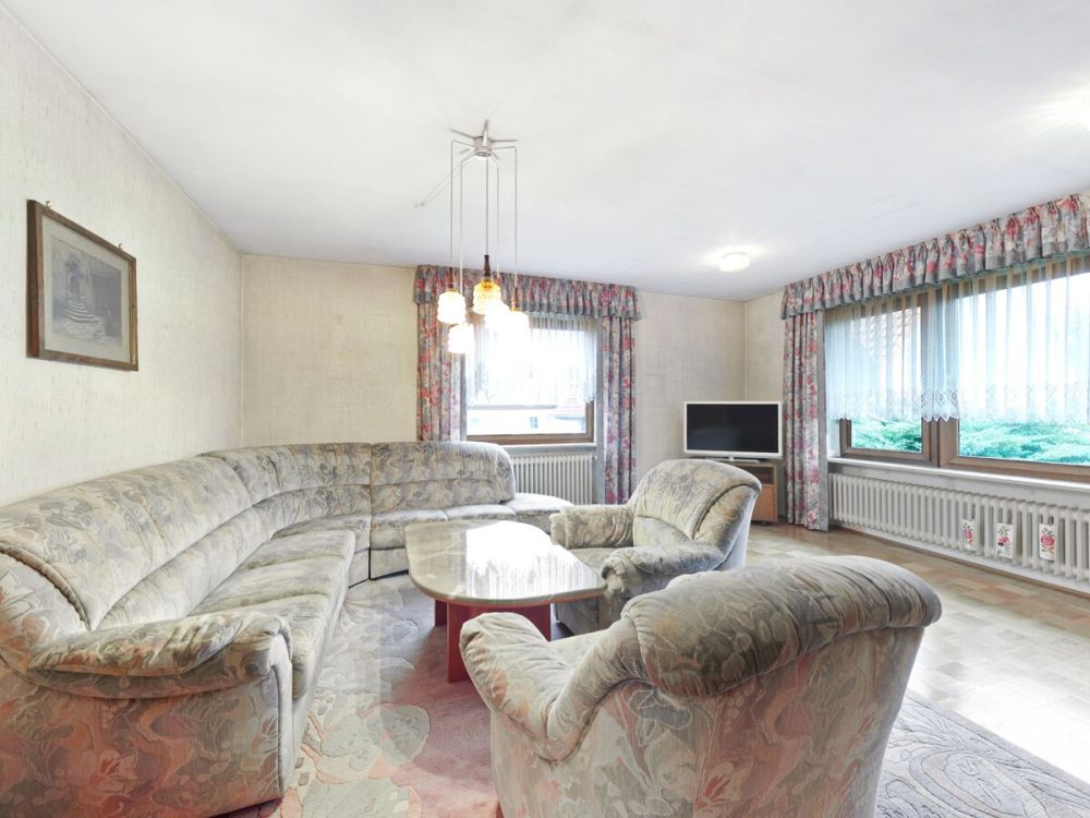 Ideal für die große Familie oder mehrere Generationen - Zweifamilienwohnhaus mit Nebengebäude in Windelsbach (18)