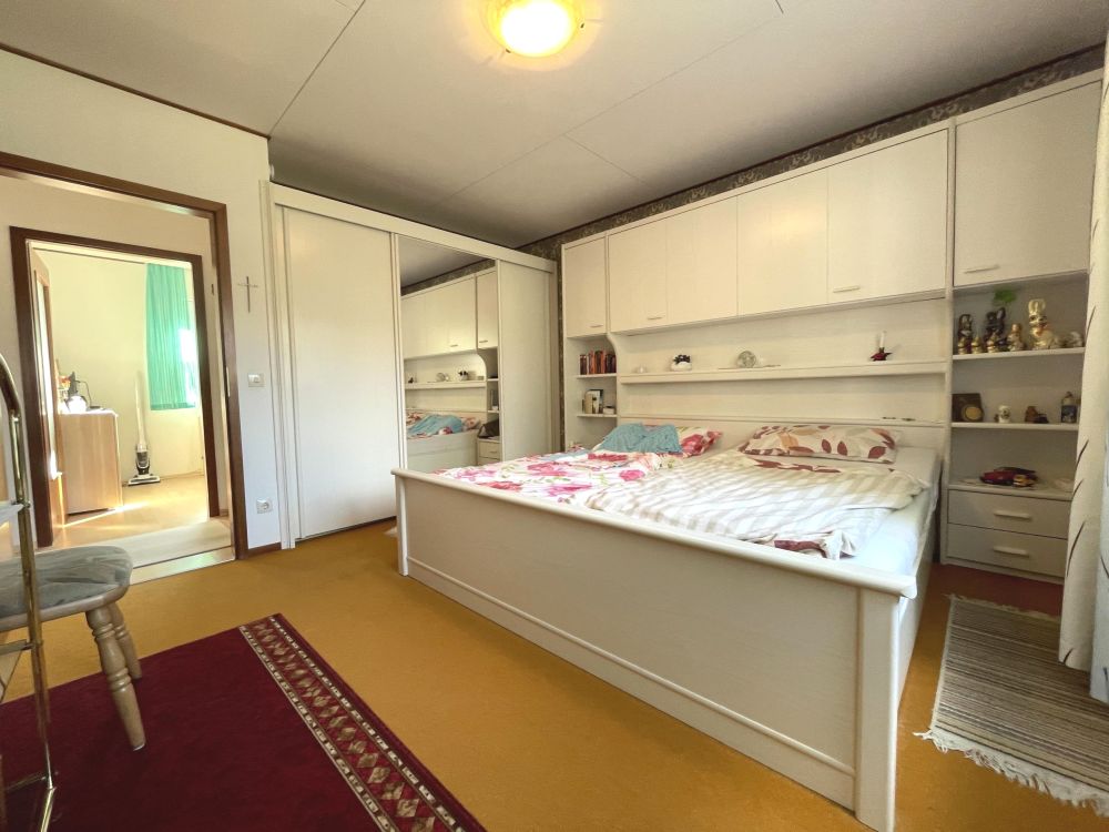 BUNGALOW-FERTIGHAUS AUF ÜBER 1.000 m²