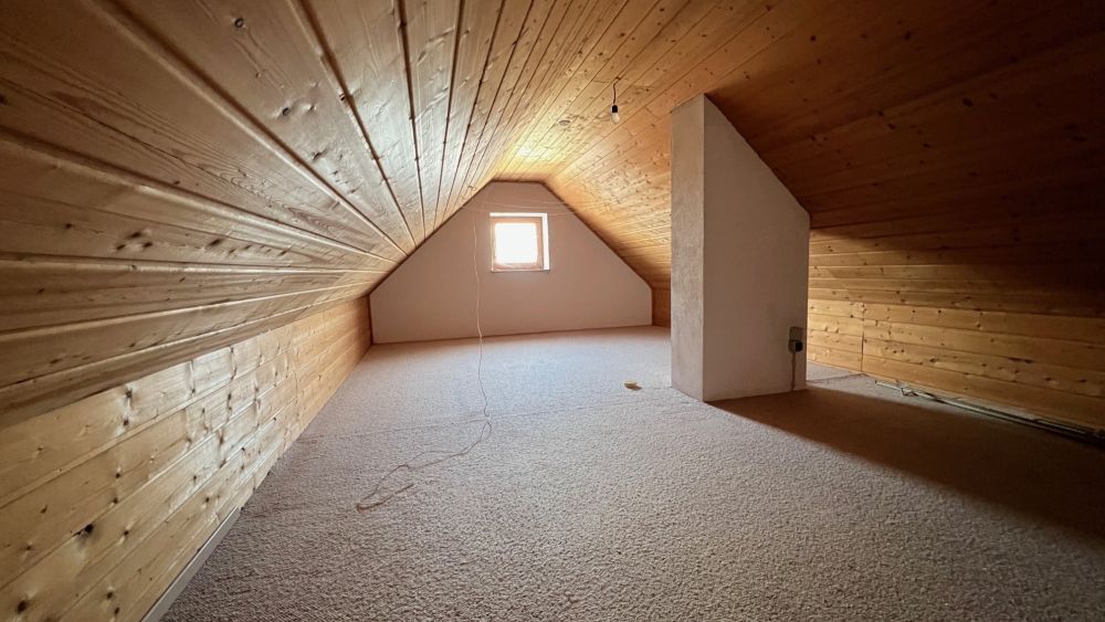 Geräumiges Reihenhaus mit viel Wohnfläche und solider Bausubstanz in Hallbergmoos