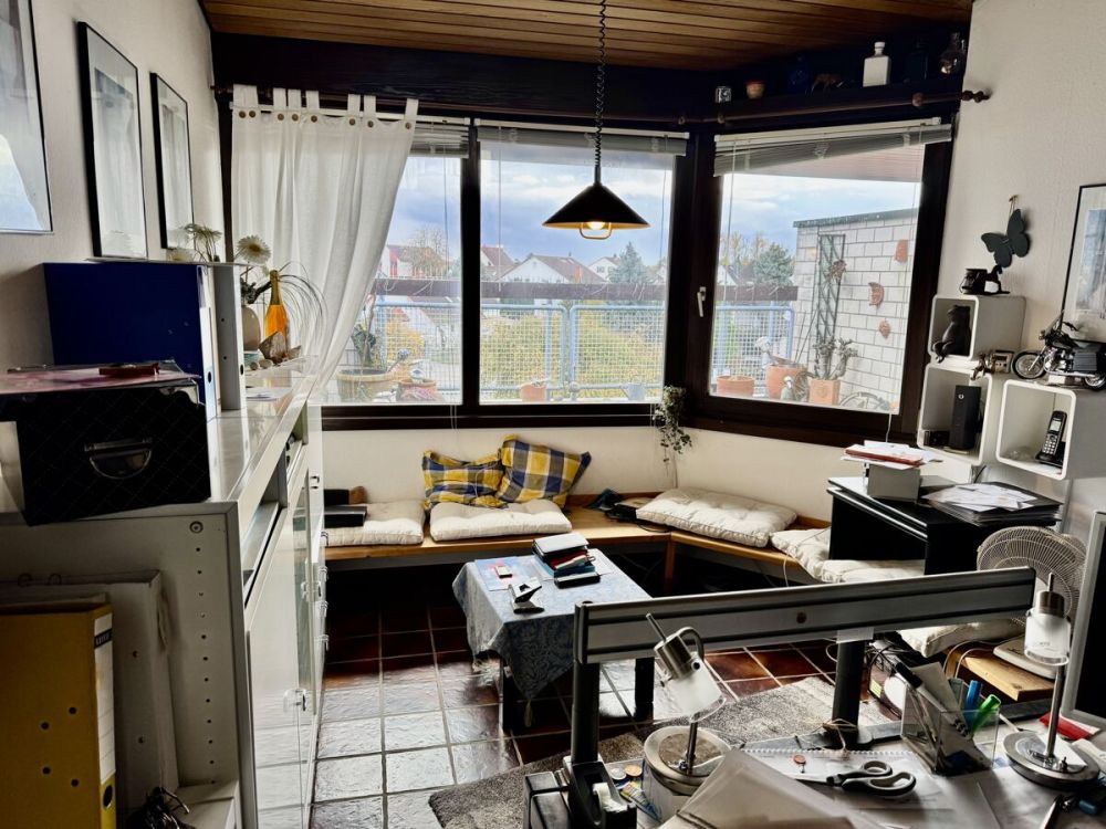 Architektur mit Charakter
großzügiges Split-Level-Haus mit 
separaten Vordergebäude, Garten & Garage