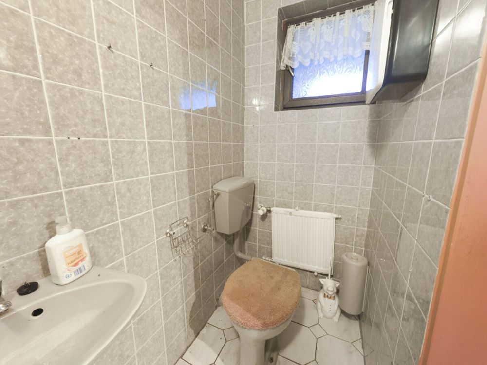 Genügend Platz für die ganze Familie - großzügige  Haus-im-Haus -Eigentumswohnung bei Bad Windsheim (19)