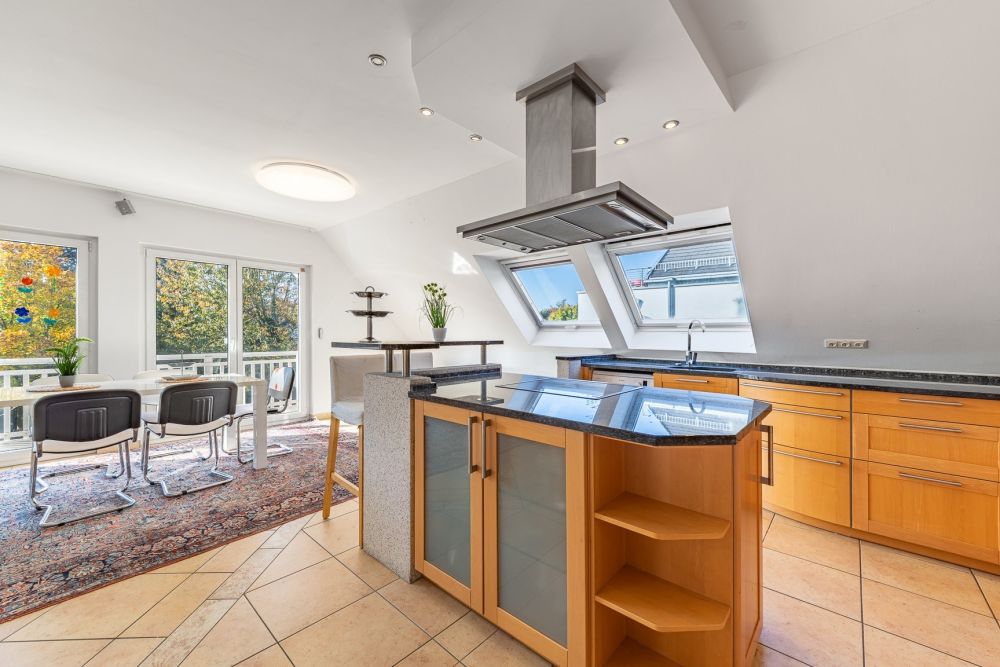 Zweifamilienhaus der Extraklasse - Hier lässt es sich gut leben und arbeiten