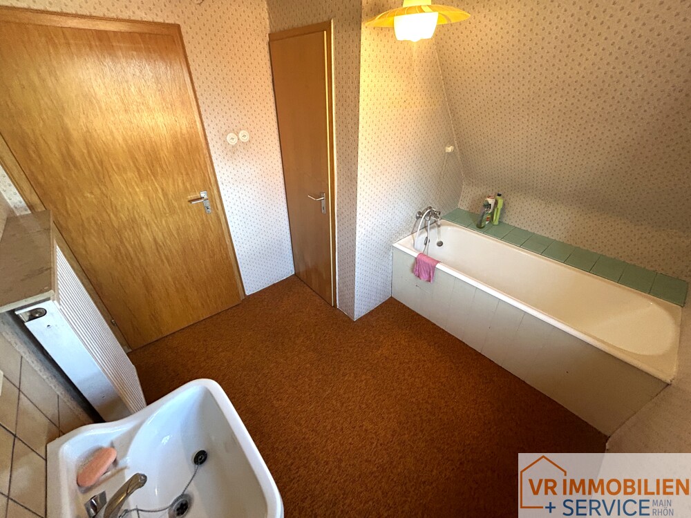 Mehr als nur vier Wände! - Einfamilienhaus mit Nebengebäude, Doppelgarage & Garten in 97618 Wollbach!