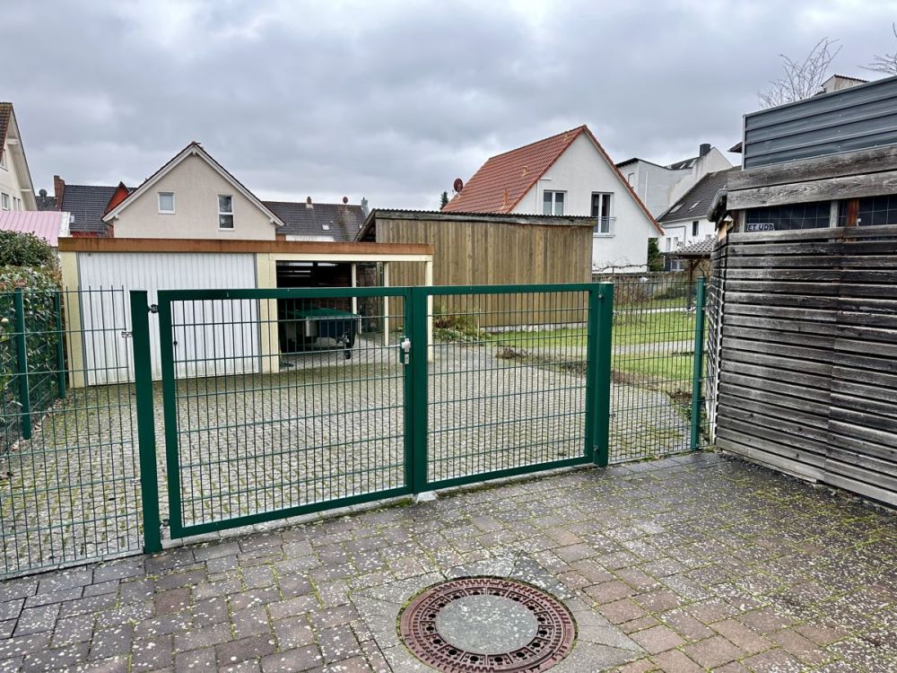 Charmante, gepflegte Immobilie mit Potenzial
Garagen, Carport und Garten