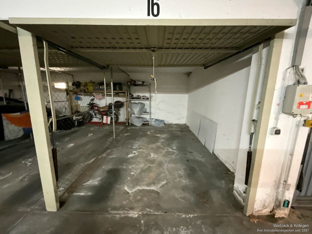 Renovierte 4-Zimmer-Wohnung 
mit 94 m² Wohnfläche, 
Balkon, Einbauküche & TG-Stellplatz