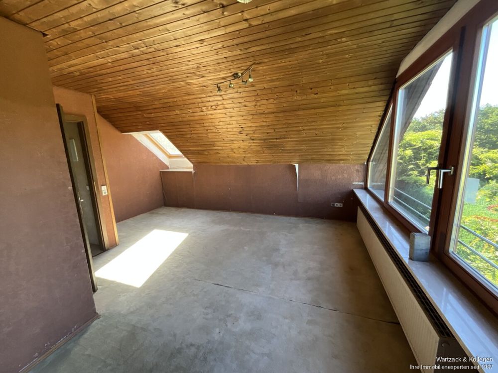 Der Aufwand lohnt sich 
- Einfamilienhaus mit Renovierungsbedarf 
auf traumhaftem Grundstück