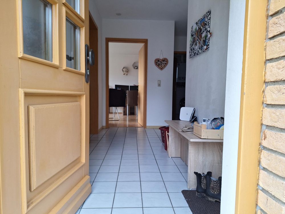 Idyllisch gelegenes Einfamilienhaus mit Einliegerwohnung in Feldrandlage