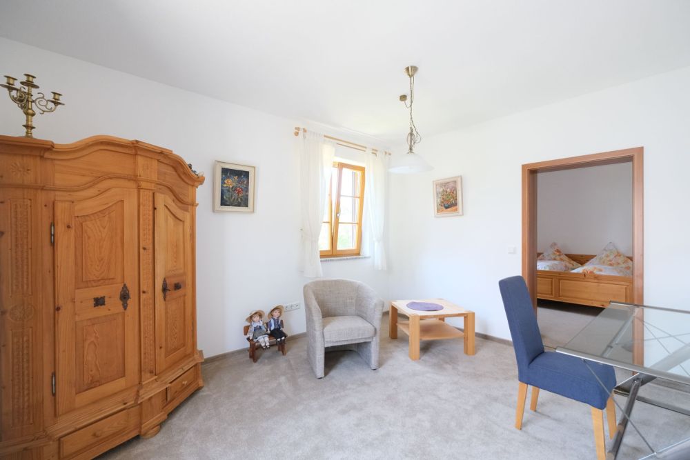 Modernes Mehrfamilienhaus mit Wohn- und Gewerbenutzung