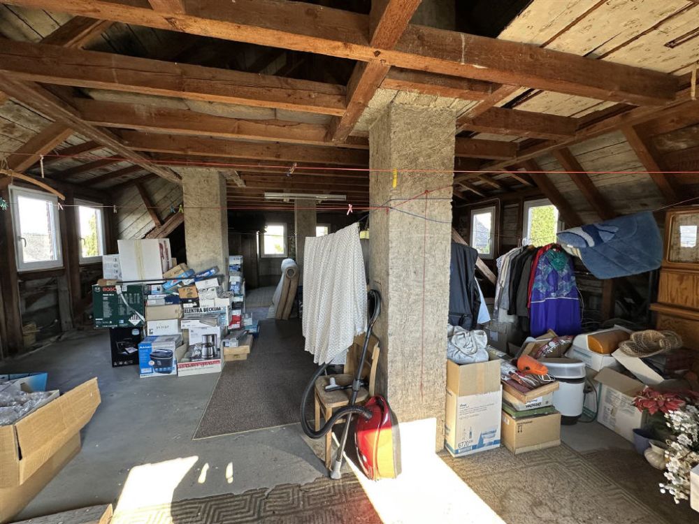 Schönes Einfamilienhaus mit Scheune und großem Grundstück